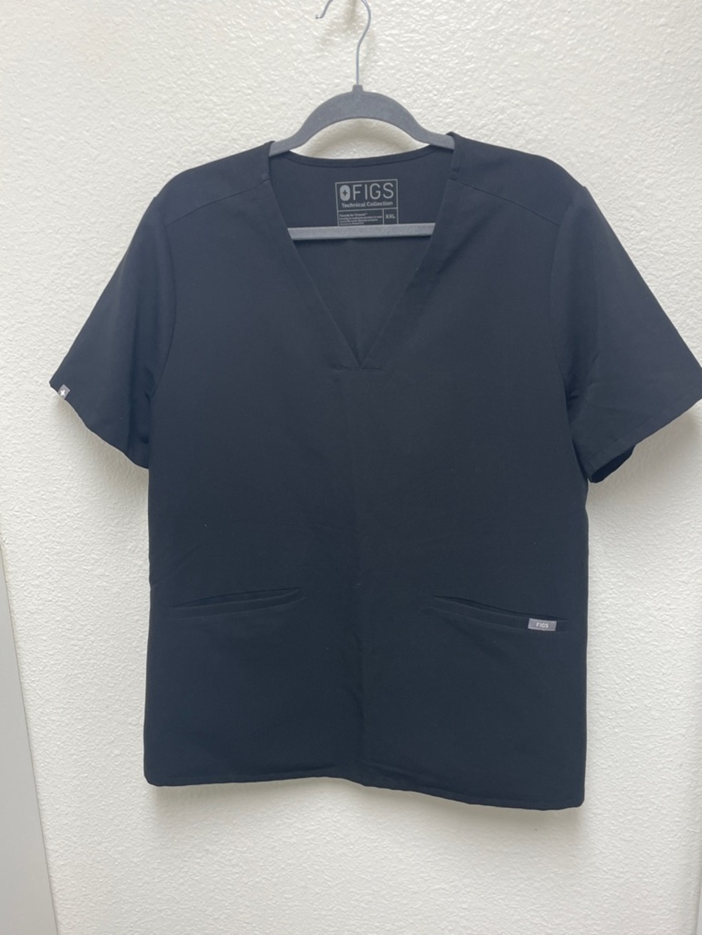 Figs Black V-Neck Scrub Top with Front Pockets Technical Collection Men’s XXL